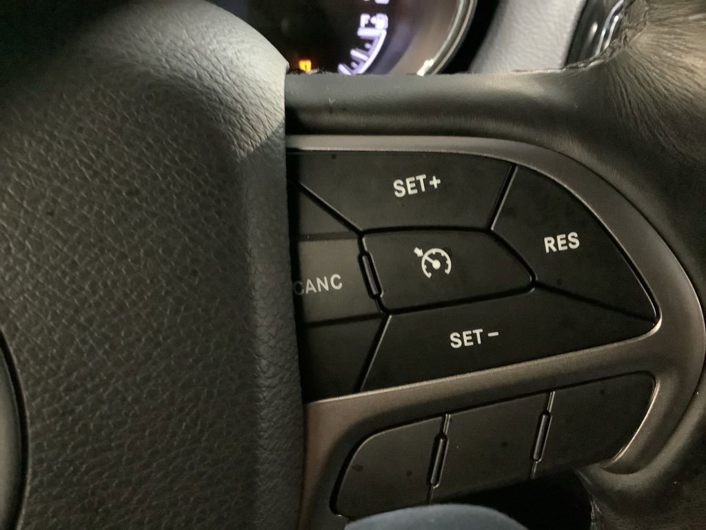 Certified 2020 Jeep Grand Cherokee Altitude AWD/4WD image 27