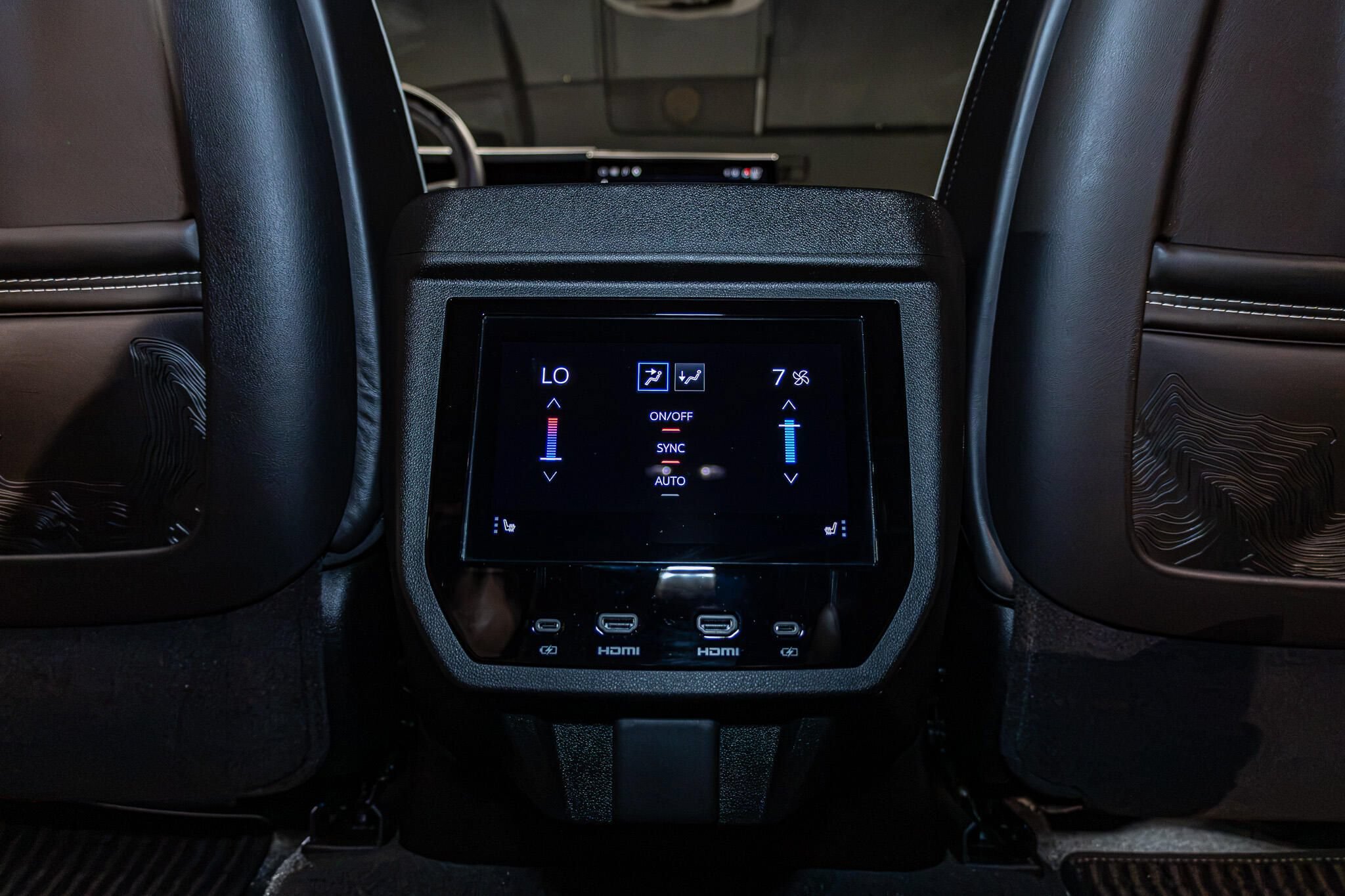 Used 2025 GMC Yukon XL Denali Ultimate AWD/4WD image 26
