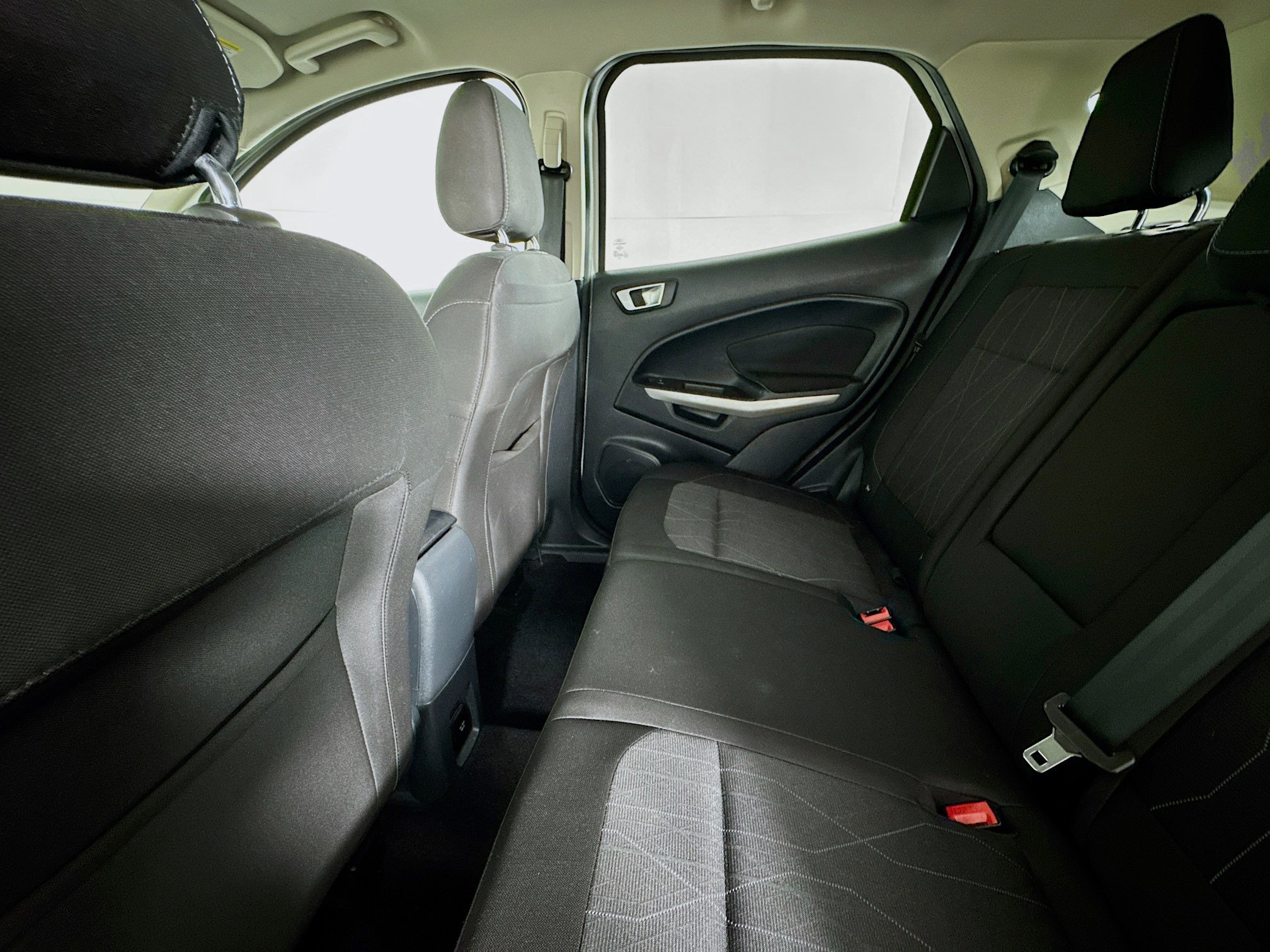 Used 2018 Ford EcoSport SE w/ SE Convenience Package image 24