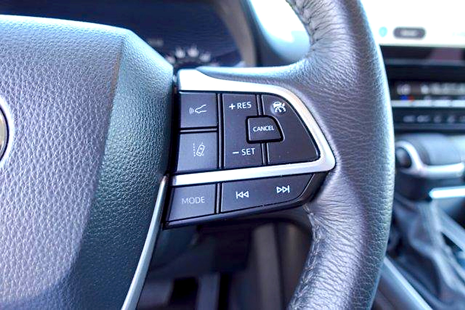 Certified 2025 Toyota Sienna XLE FWD image 14