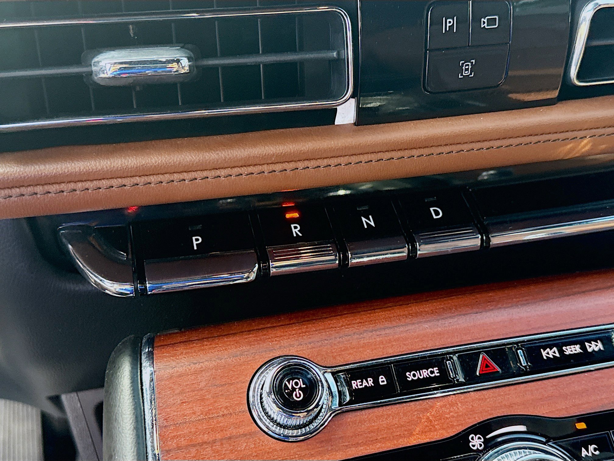 Used 2023 Lincoln Aviator Reserve w/ Equipment Group 201A image 16