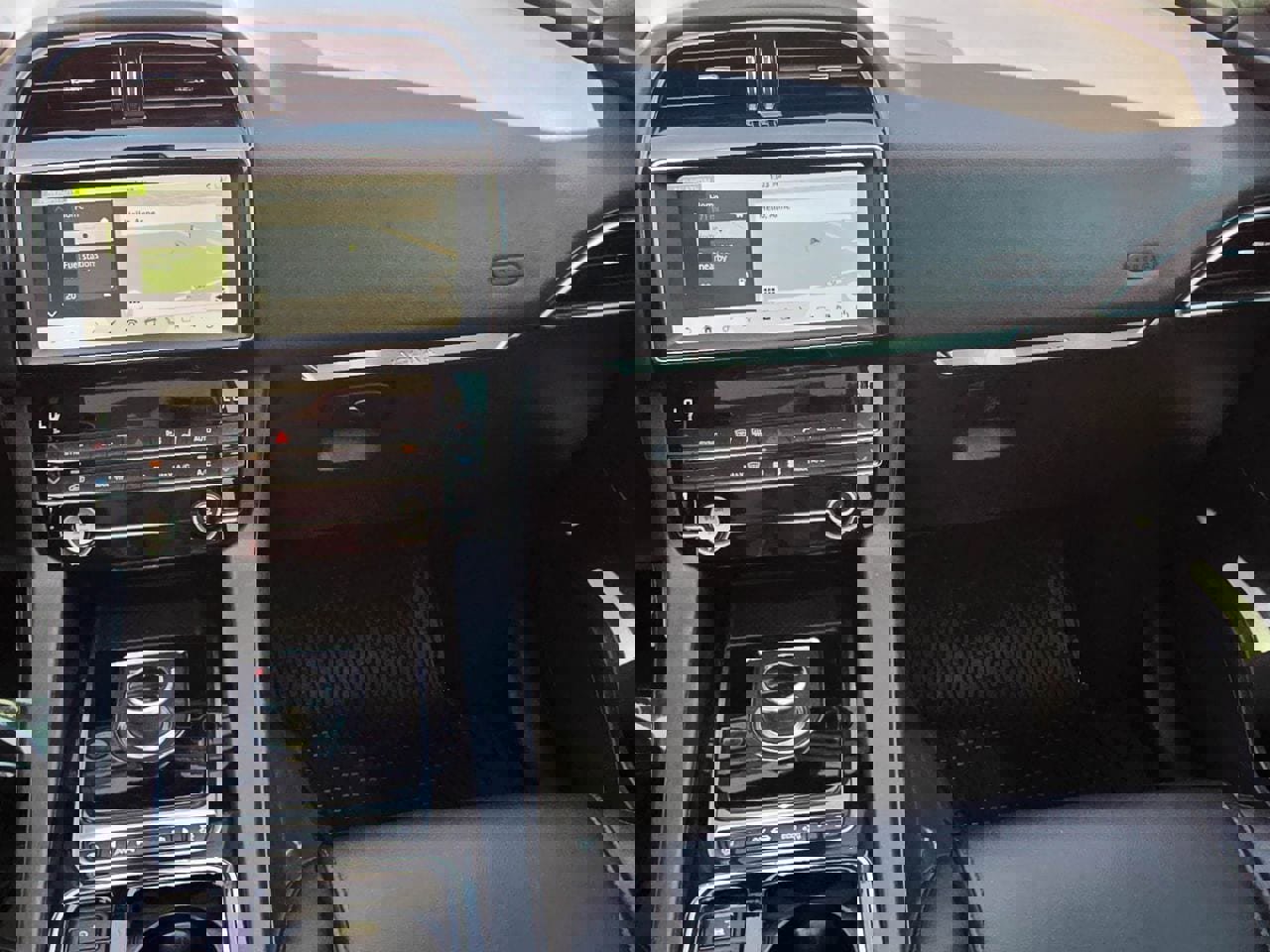 Used 2019 Jaguar F-PACE Premium image 20