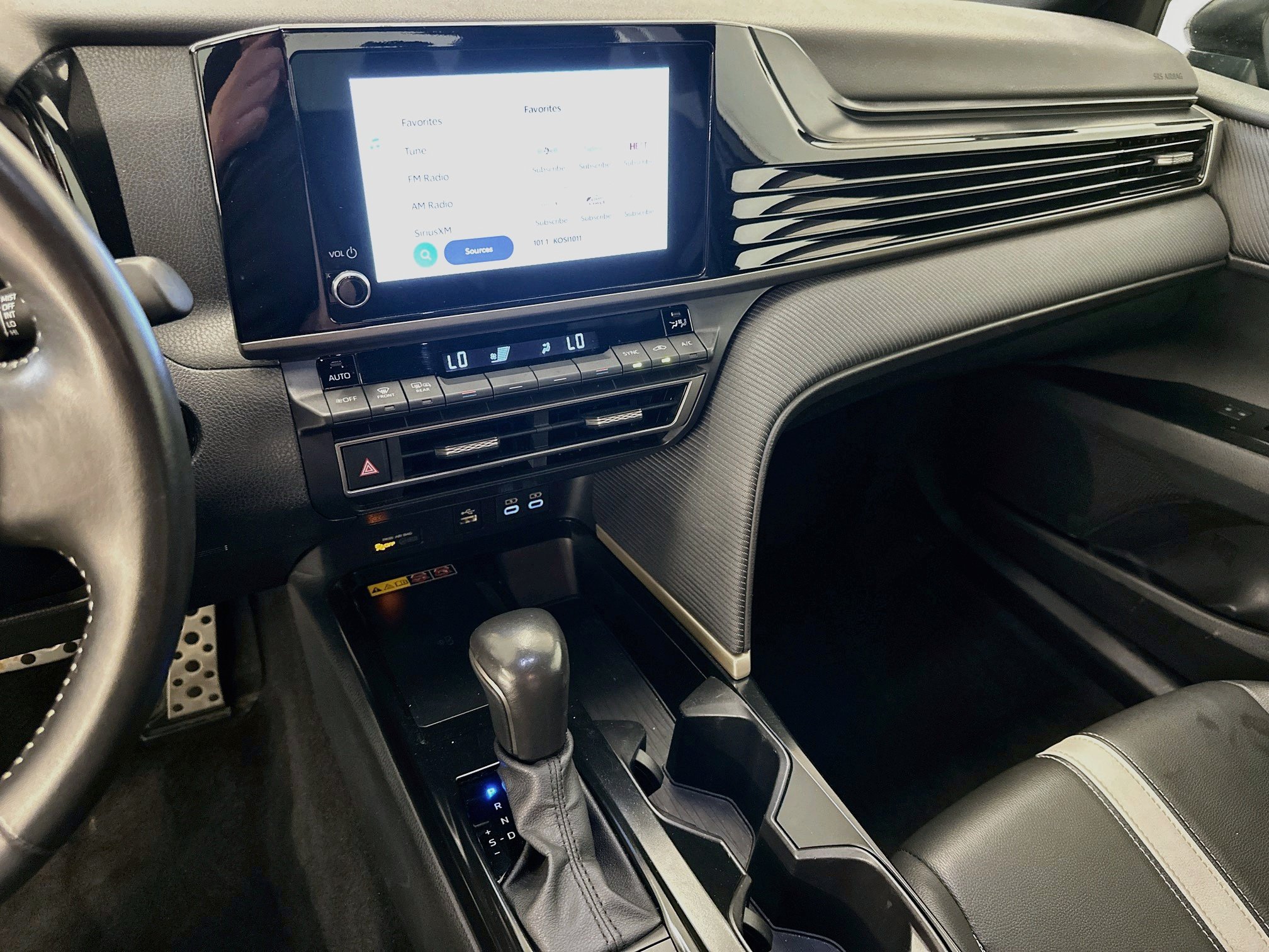 Used 2025 Toyota Camry SE FWD image 25