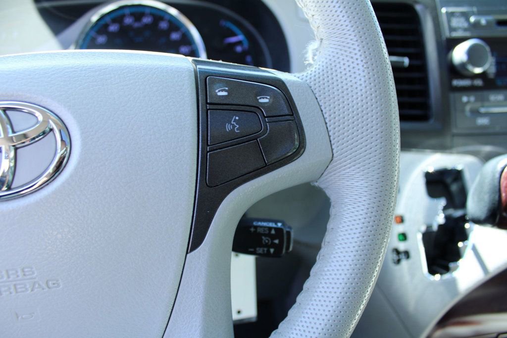 Used 2012 Toyota Sienna XLE image 39