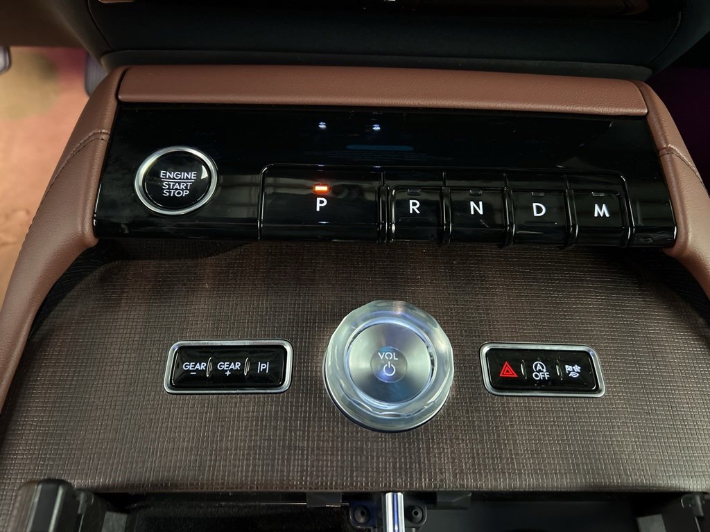 New 2025 Lincoln Navigator L Reserve image 17