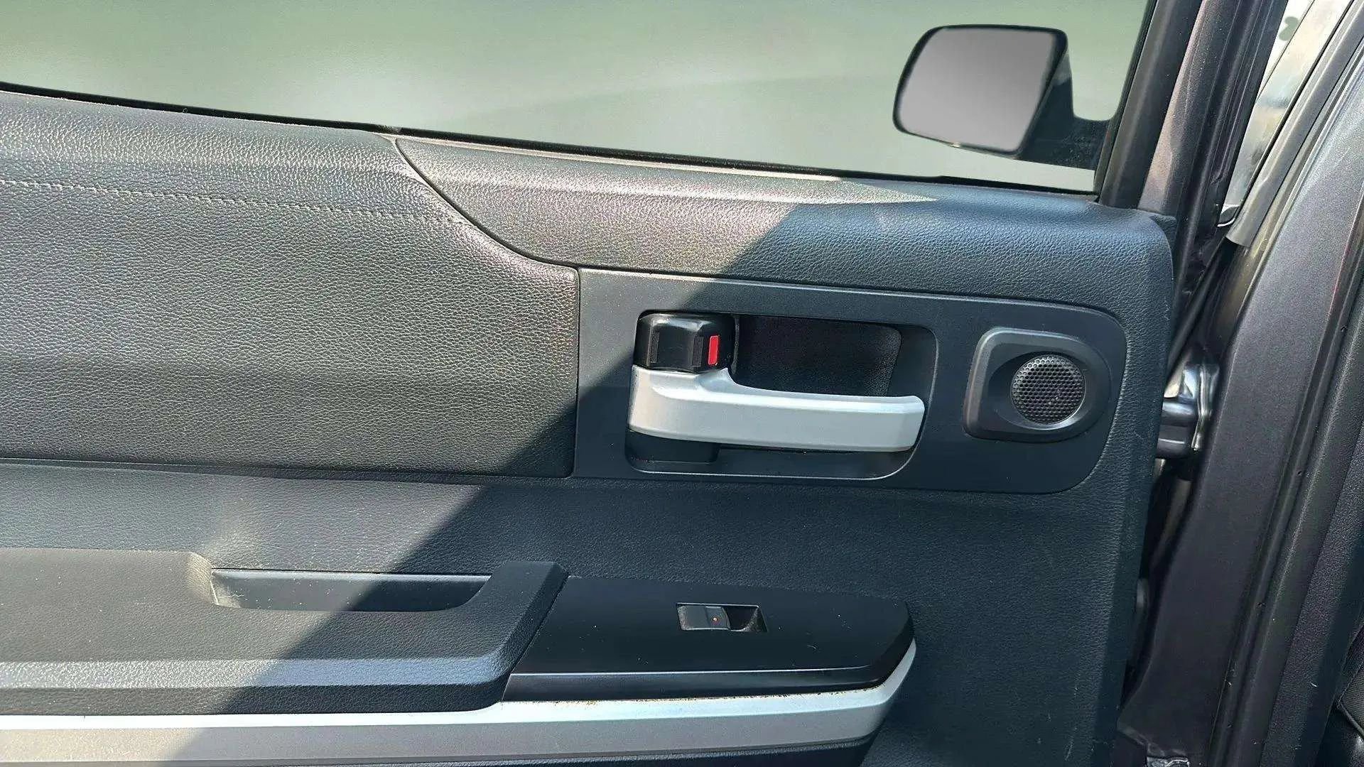 Used 2015 Toyota Tundra SR5 image 17