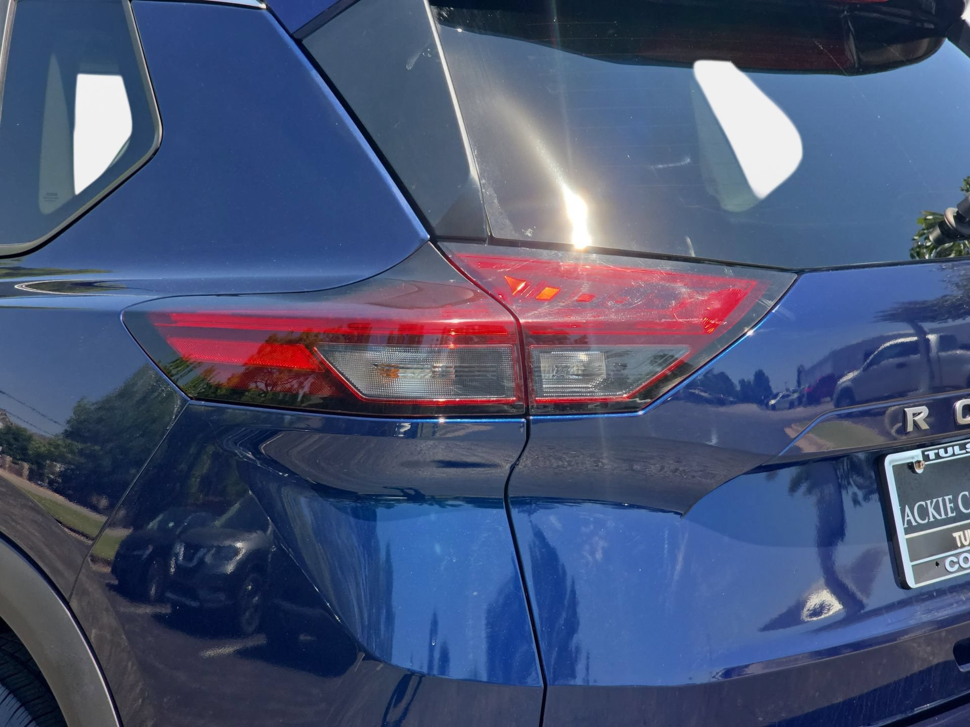 Used 2025 Nissan Rogue SV FWD image 31