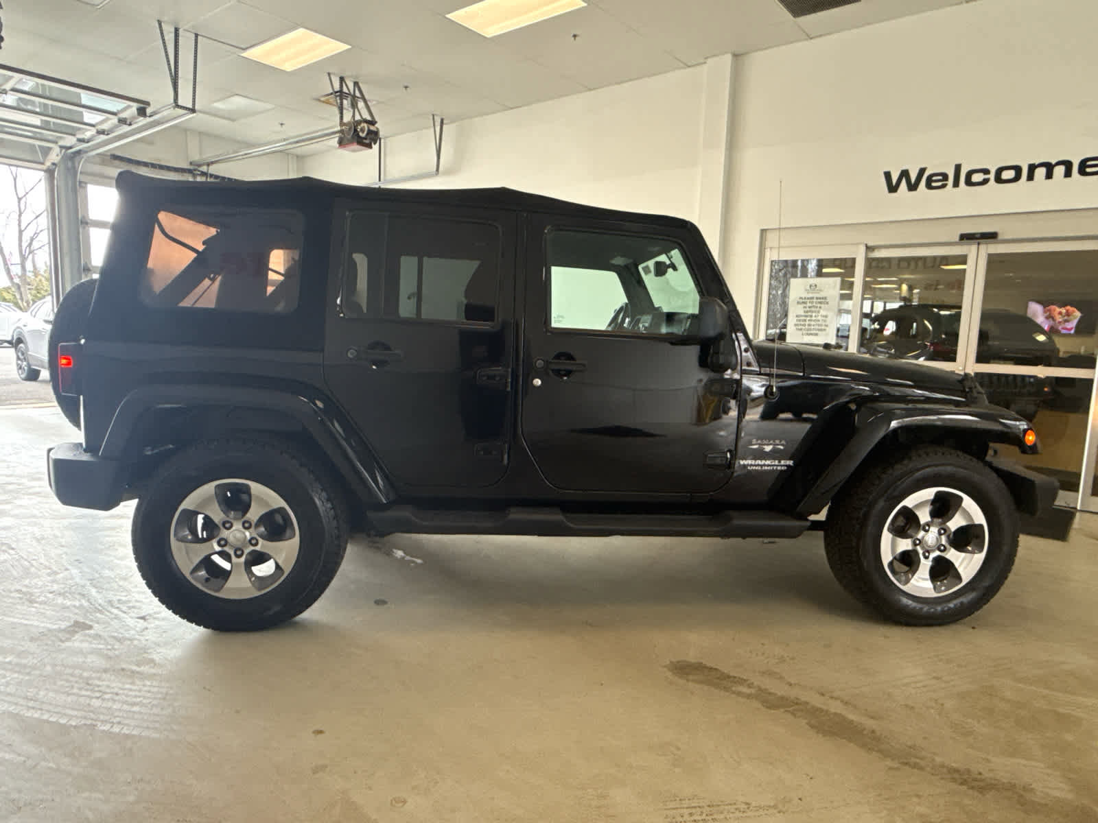 Used 2016 Jeep Wrangler Unlimited Sahara w/ Dual Top Group image 6