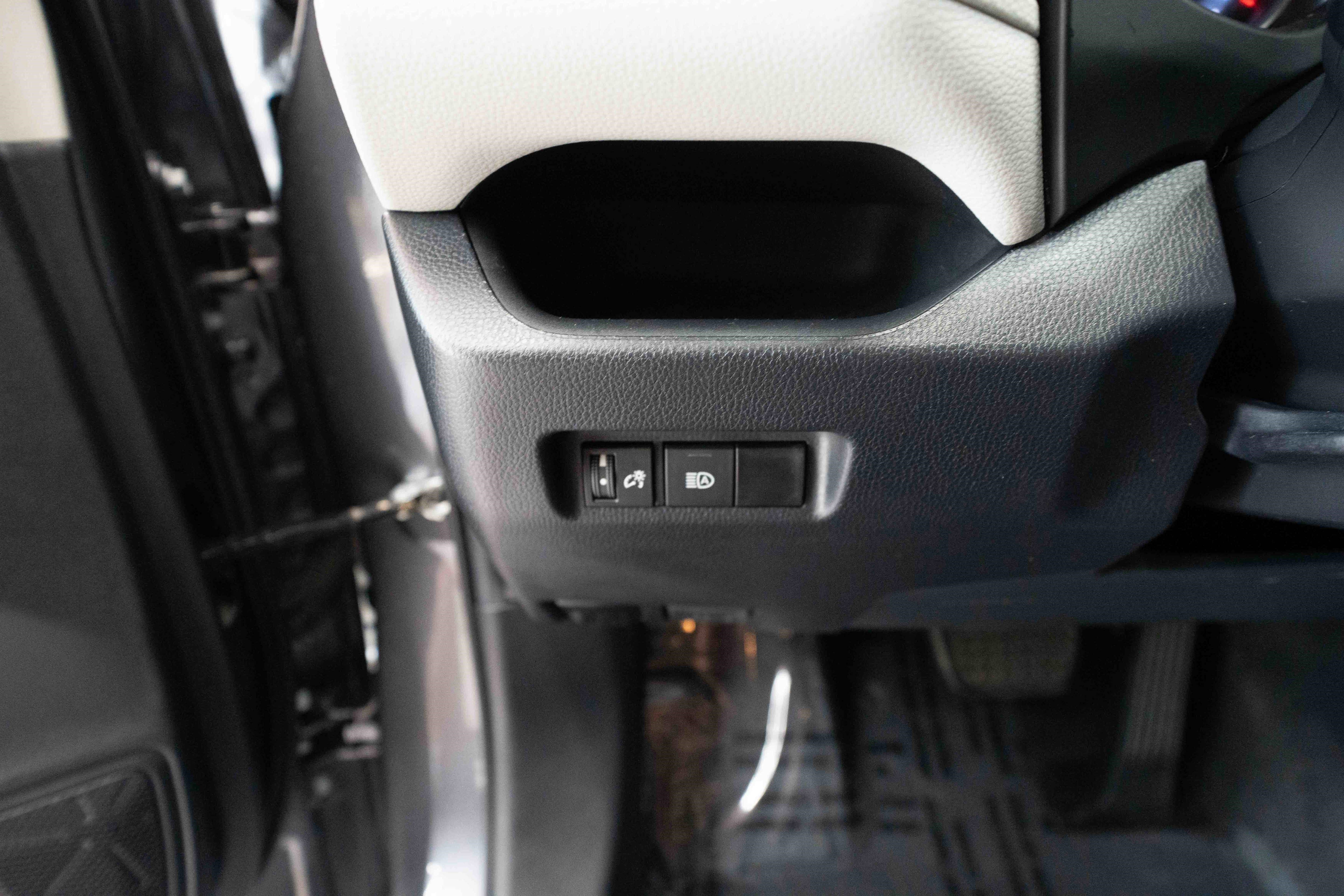 Used 2021 Toyota RAV4 XLE FWD image 11