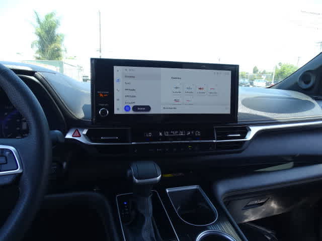 Certified 2025 Toyota Sienna XLE Woodland Edition AWD/4WD image 26