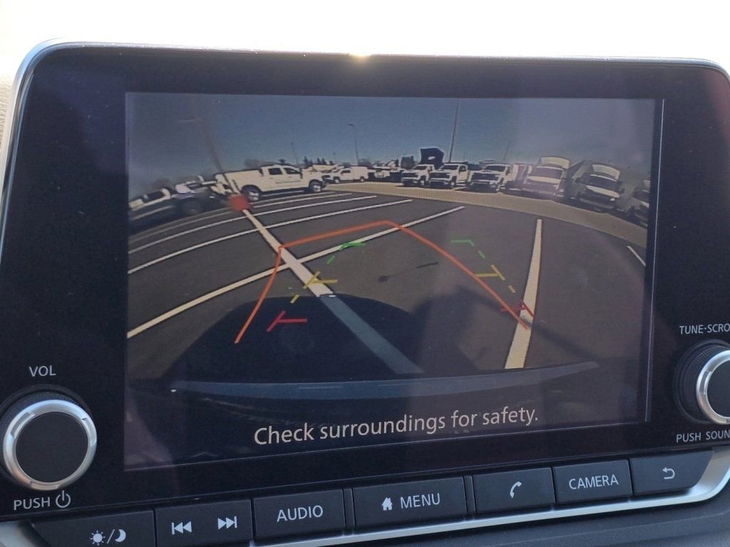 Used 2023 Nissan Rogue S image 5