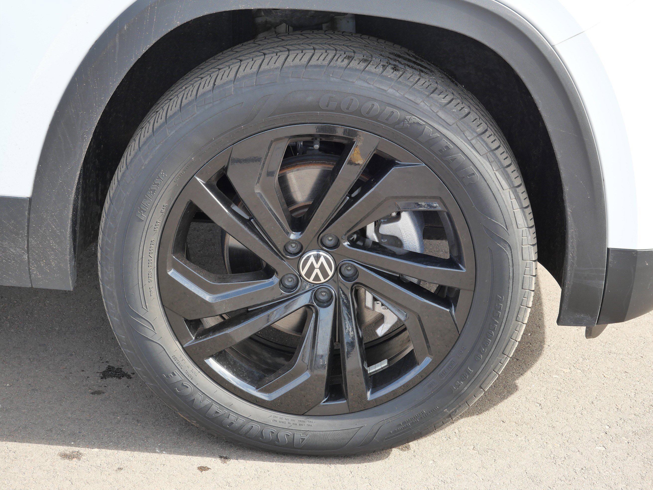 Certified 2023 Volkswagen Atlas SE w/ Black Wheel Package image 15
