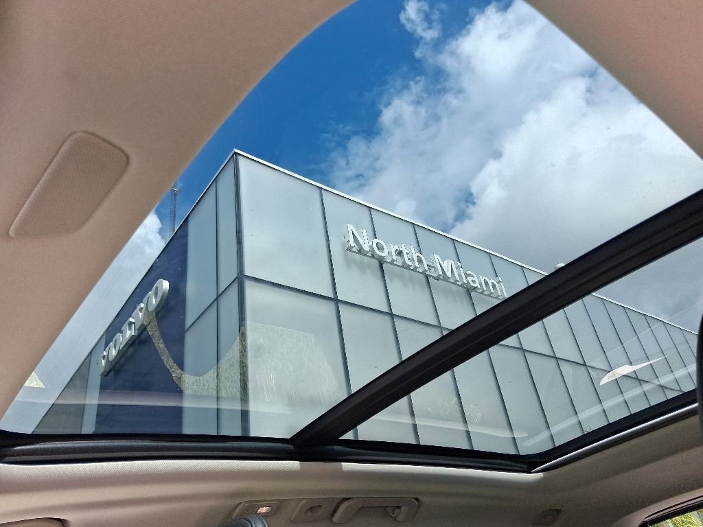 Used 2023 Volvo XC60 B5 Core w/ Protection Package Premier FWD image 6