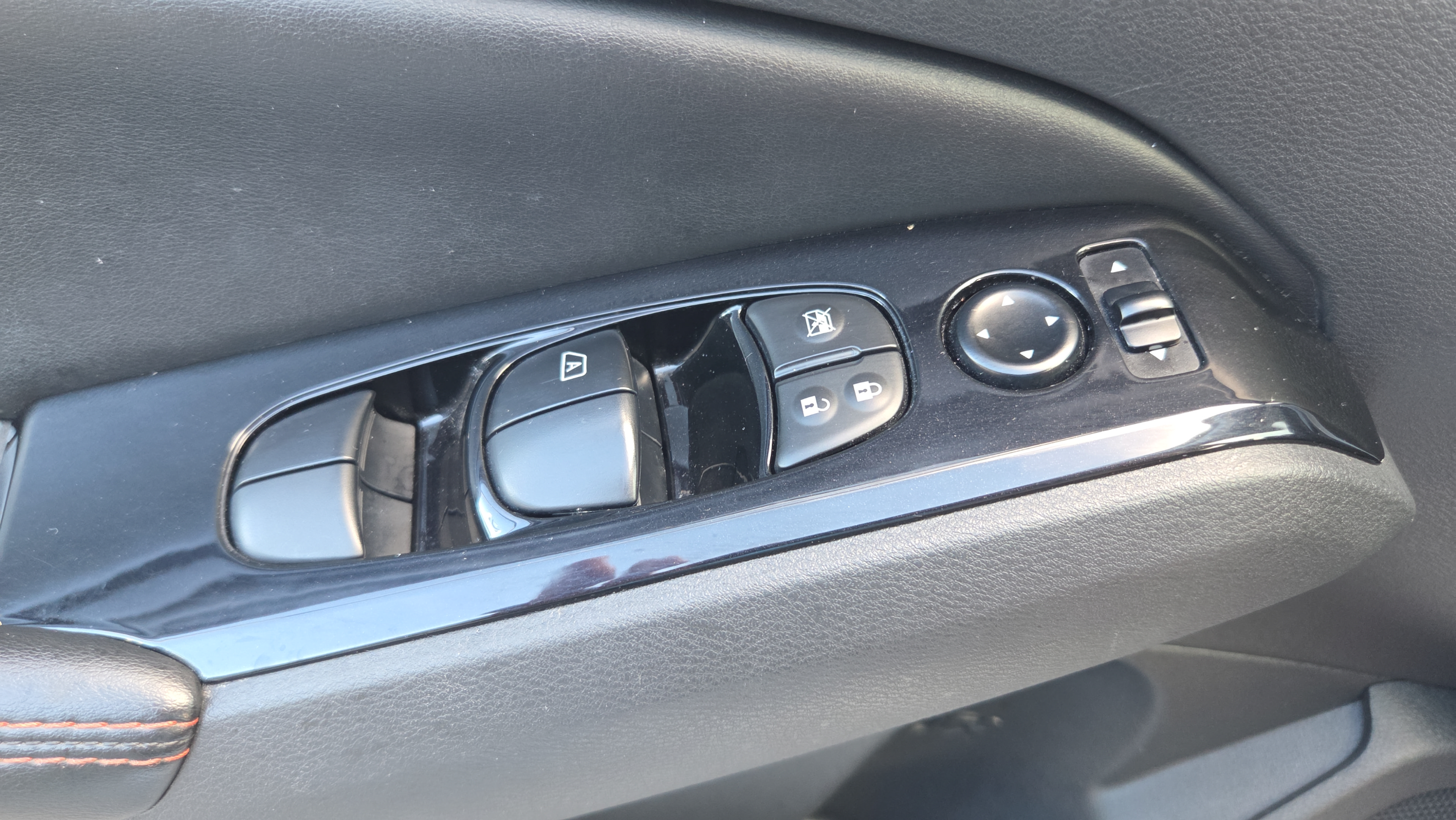 Used 2024 Nissan Altima 2.5 SR FWD image 28