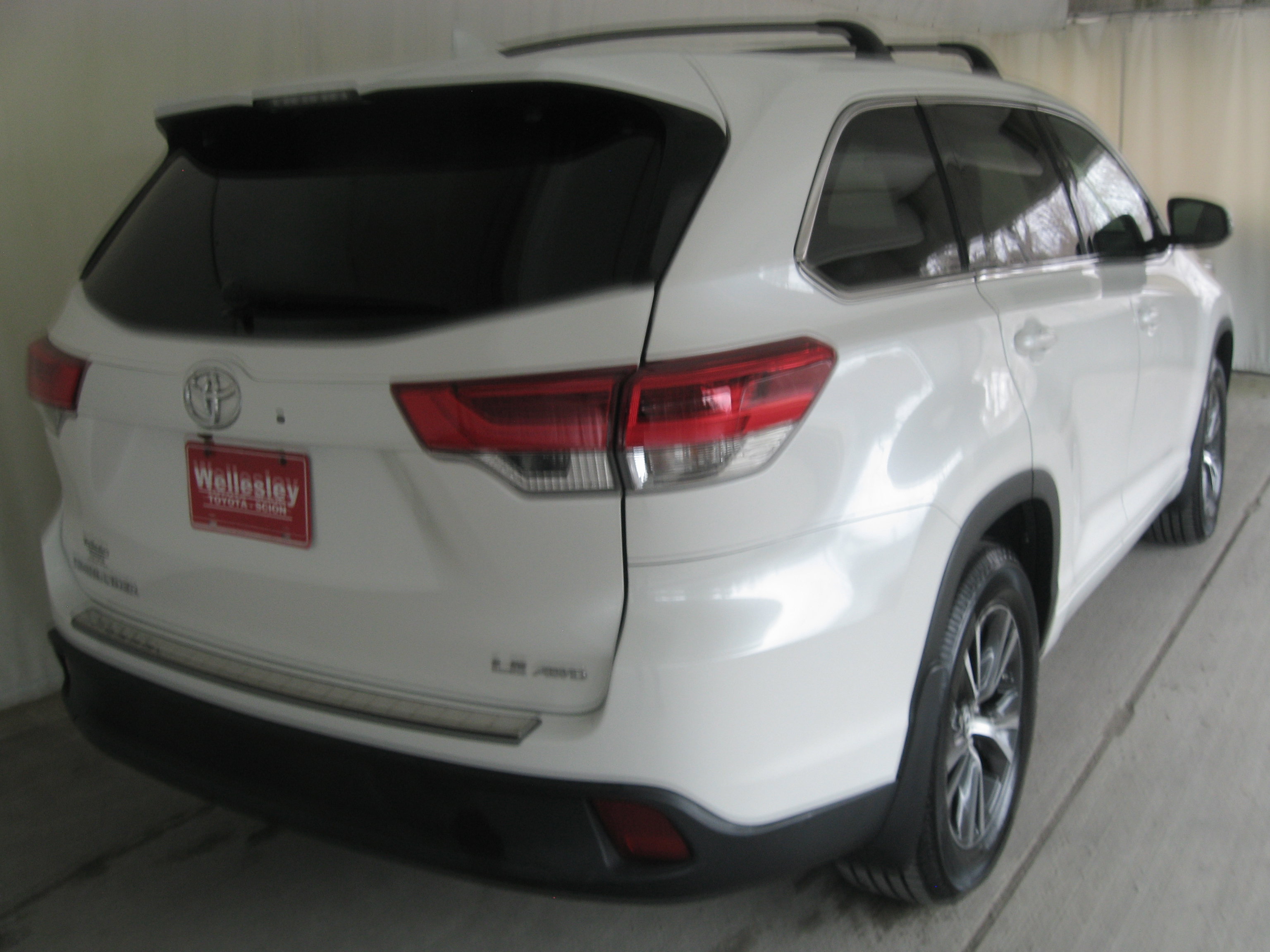Used 2018 Toyota Highlander Plus image 6