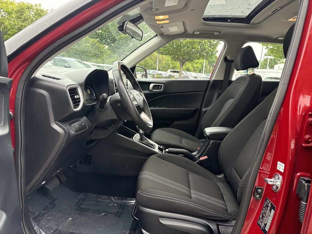 Used 2026 Hyundai Venue SEL FWD image 18