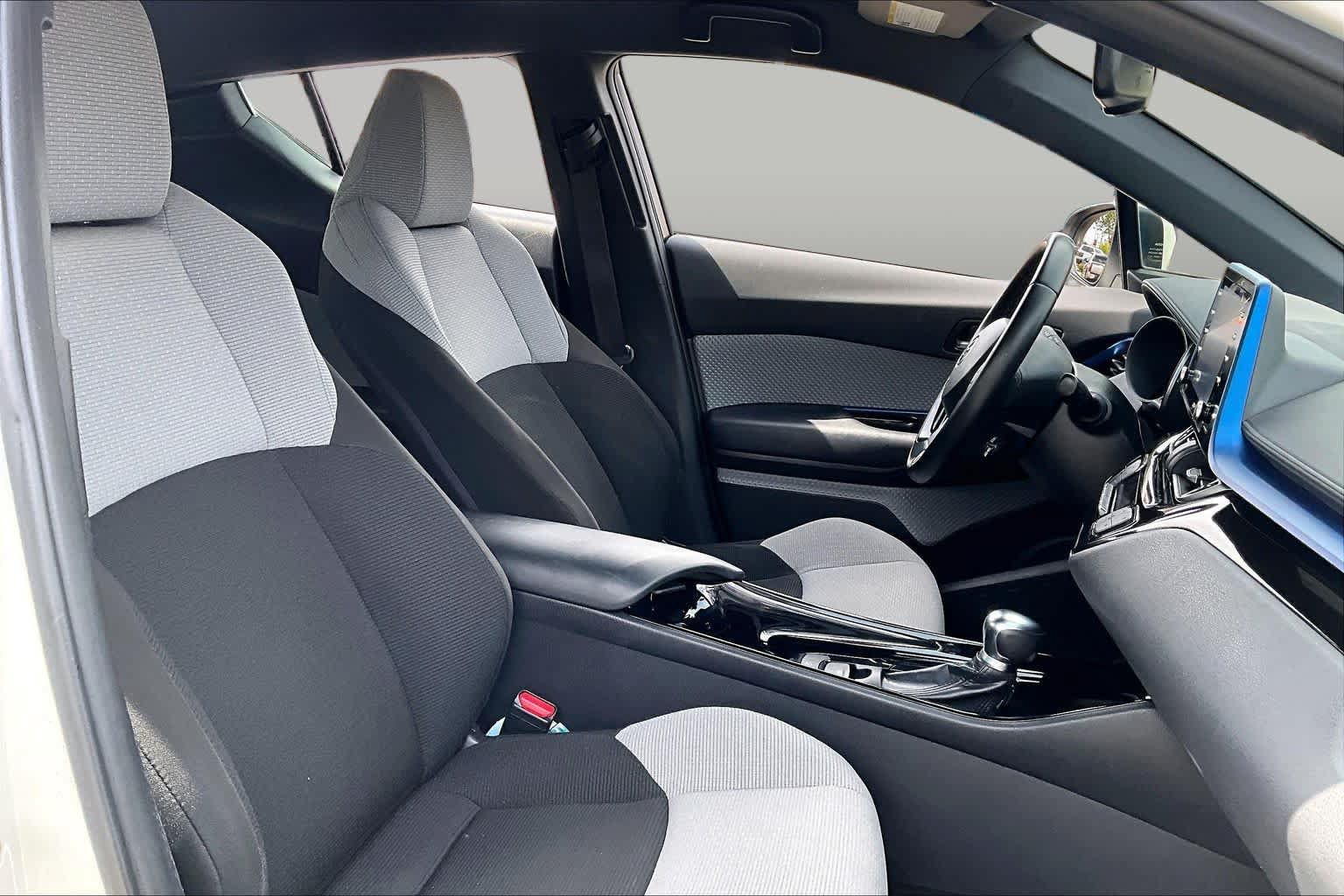 Used 2019 Toyota C-HR XLE FWD image 8