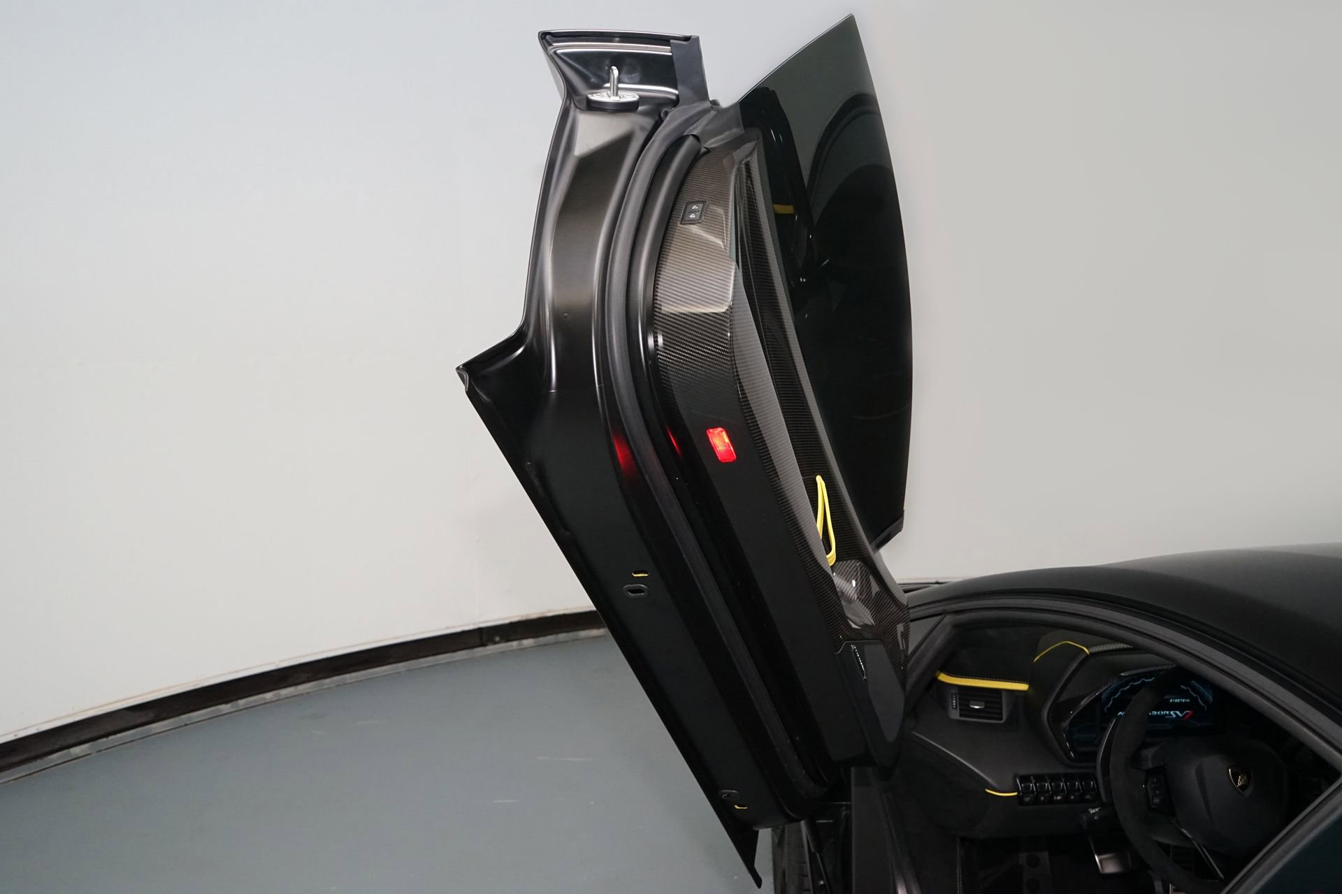 Used 2019 Lamborghini Aventador SVJ image 18