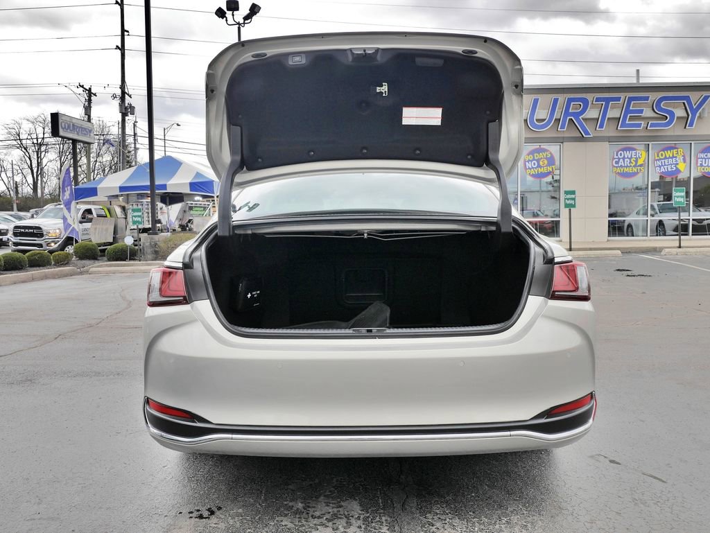 Used 2019 Lexus ES 300h w/ Accessory Package 2 image 16