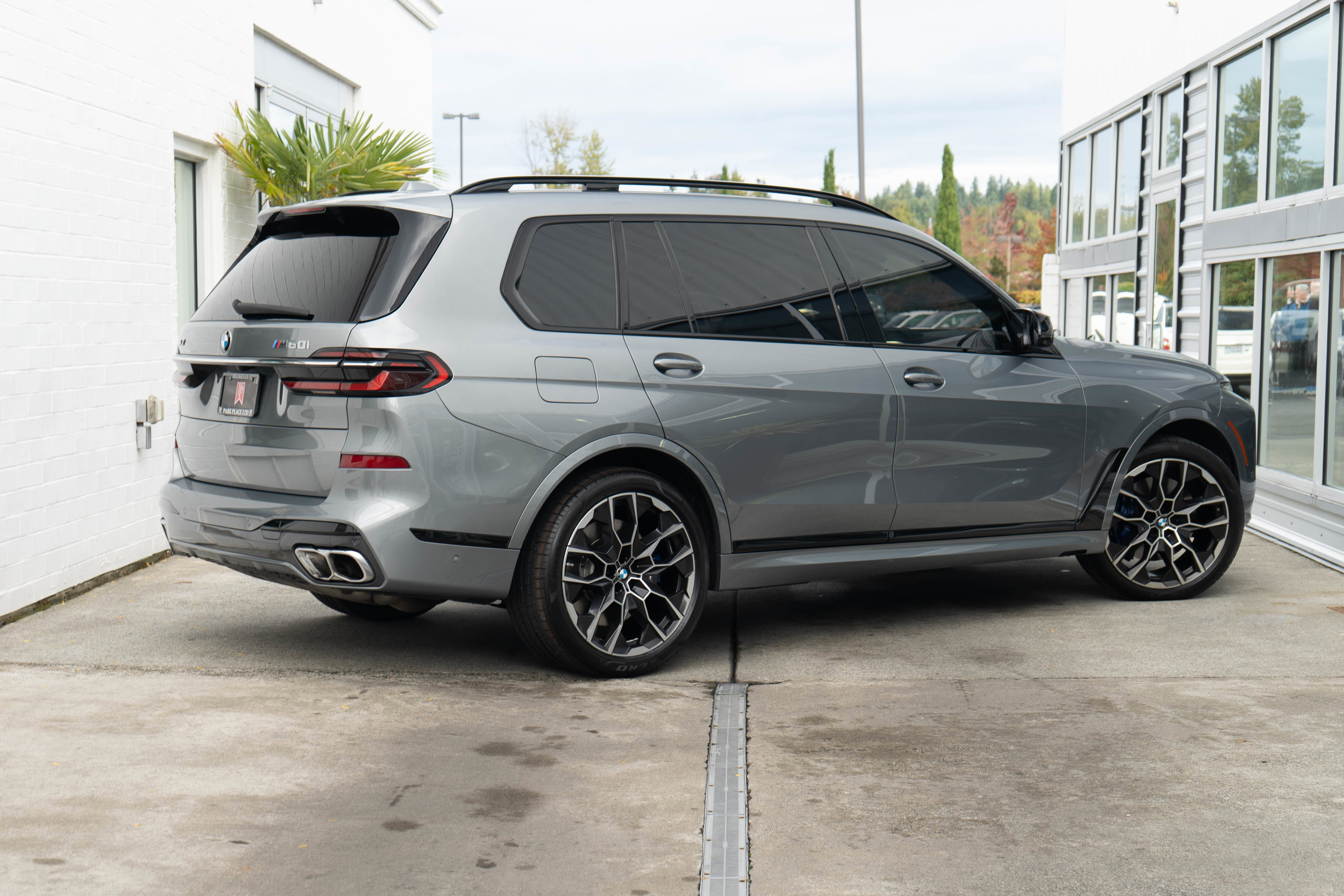 Used 2023 BMW X7 M60i image 8