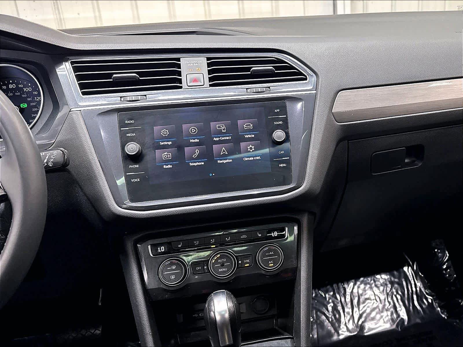 Used 2021 Volkswagen Tiguan SE w/ Panoramic Sunroof Package AWD/4WD image 12