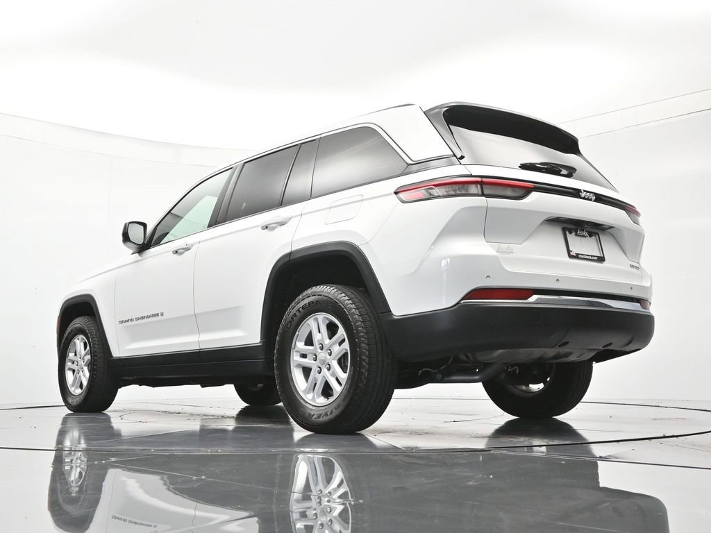 Used 2023 Jeep Grand Cherokee Laredo RWD image 41
