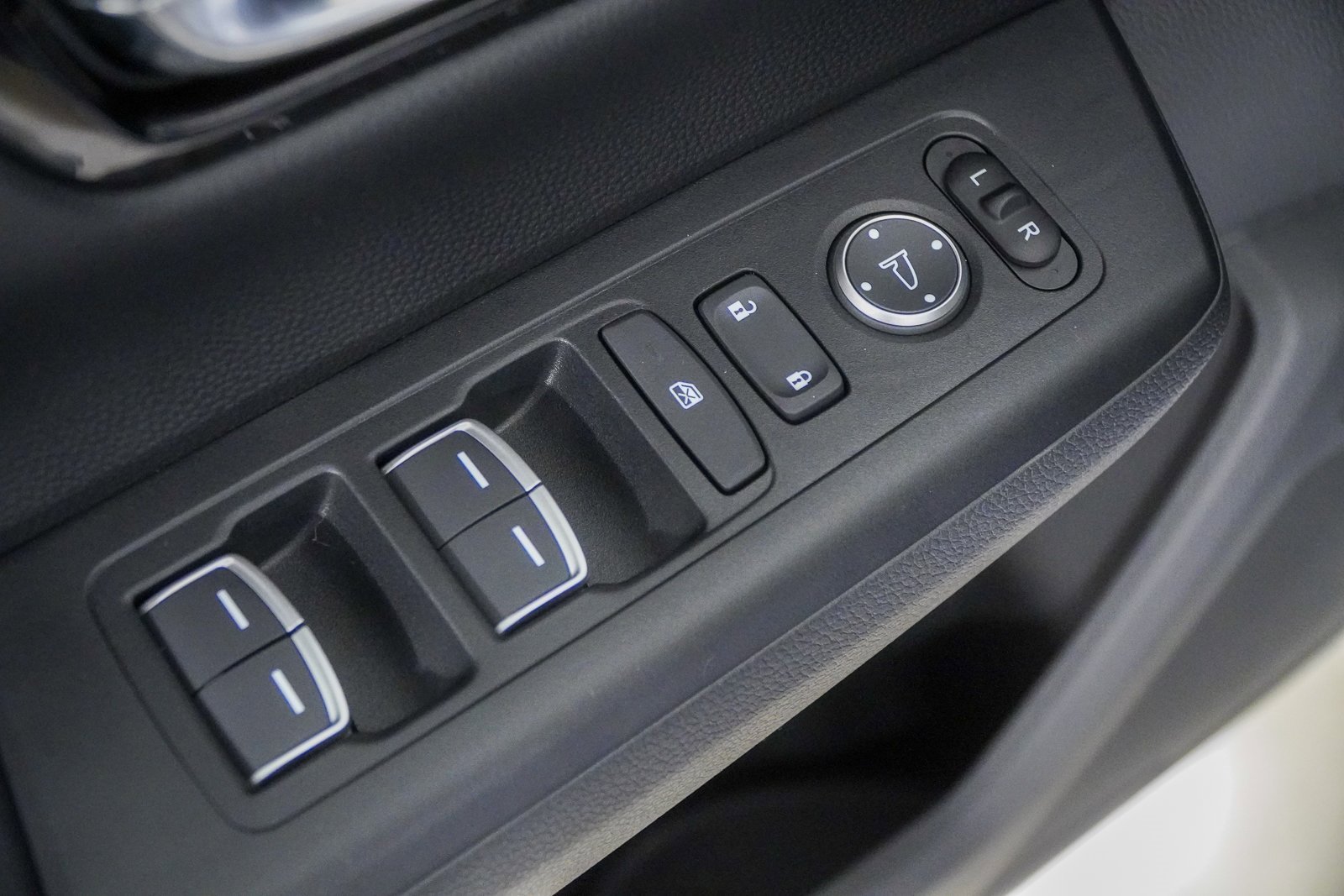 Certified 2025 Honda CR-V Sport Touring image 18