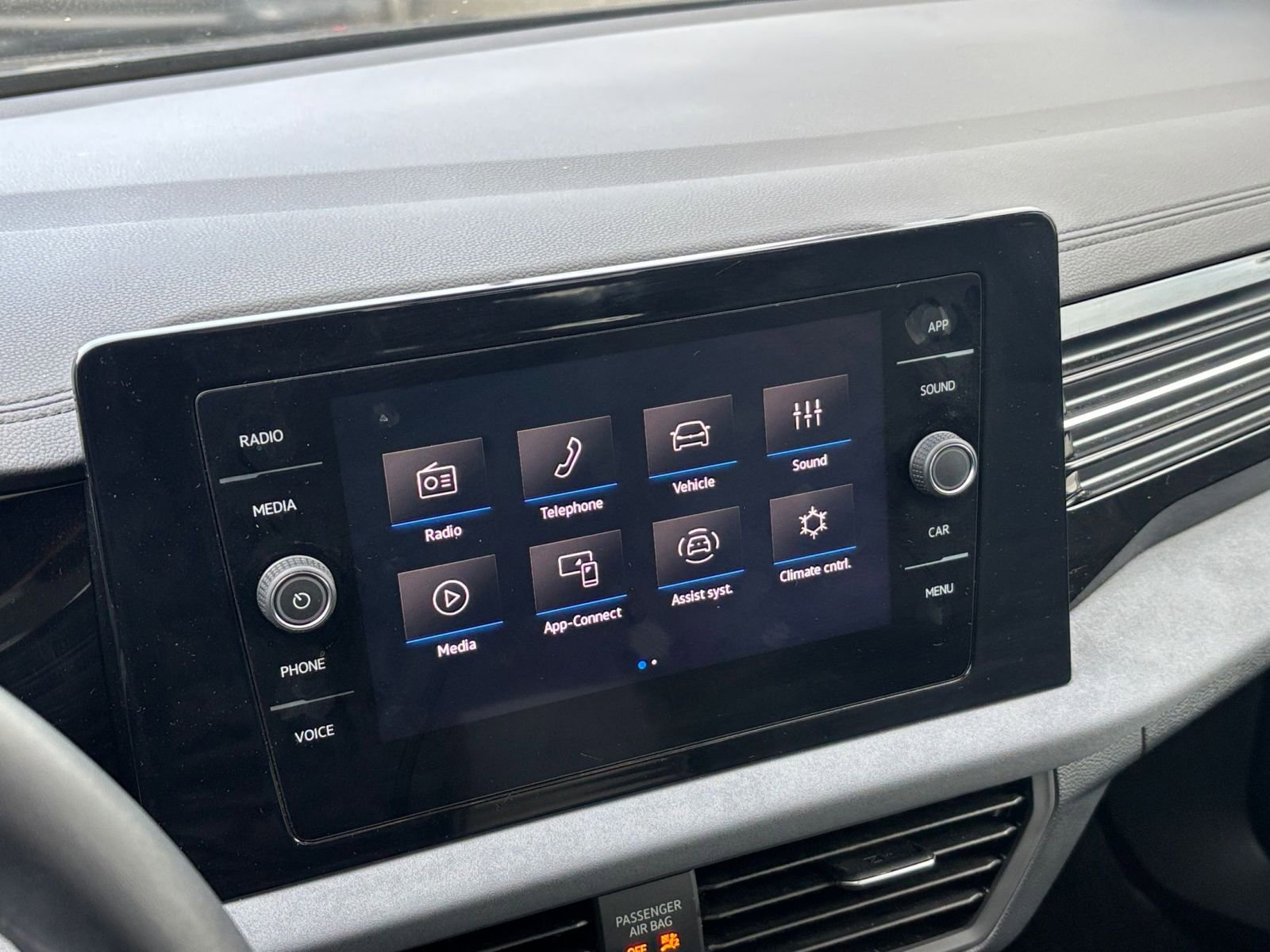 Used 2025 Volkswagen Jetta SE image 20