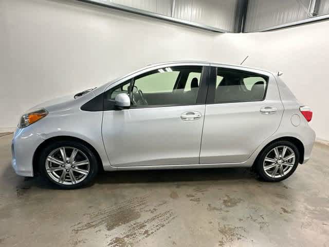 Used 2012 Toyota Yaris SE FWD image 2