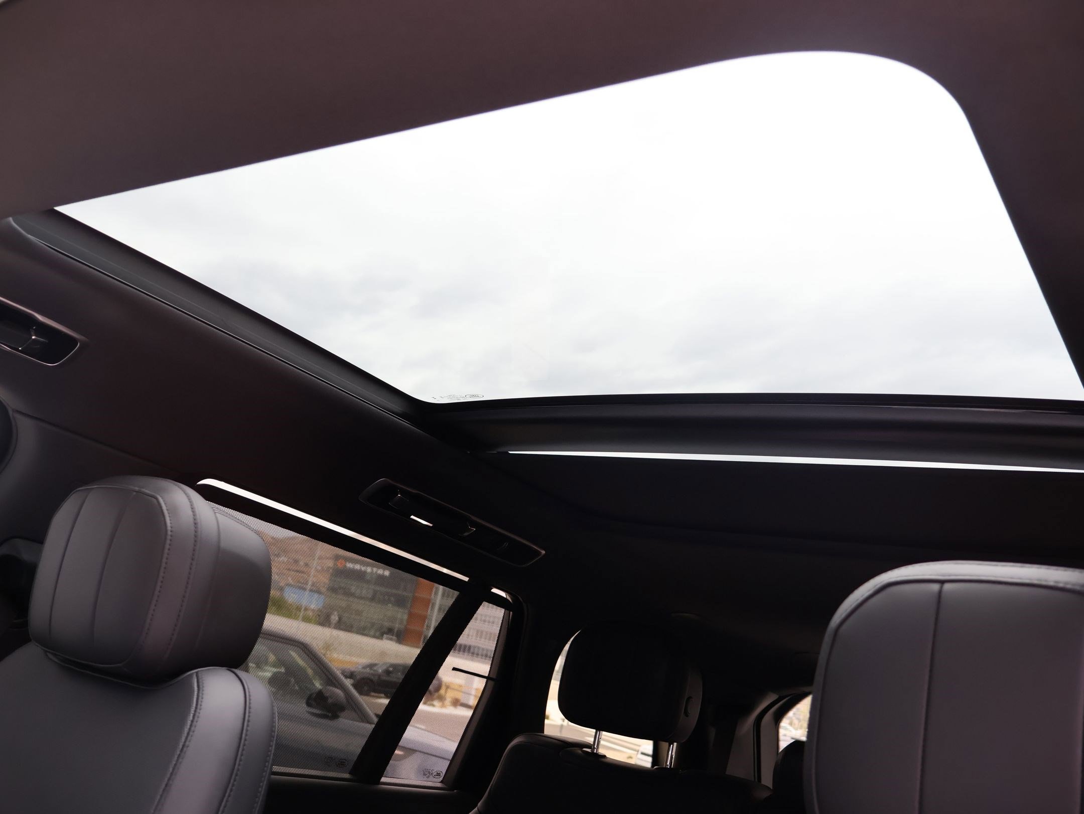 Certified 2024 Land Rover Range Rover Long Wheelbase SE image 23