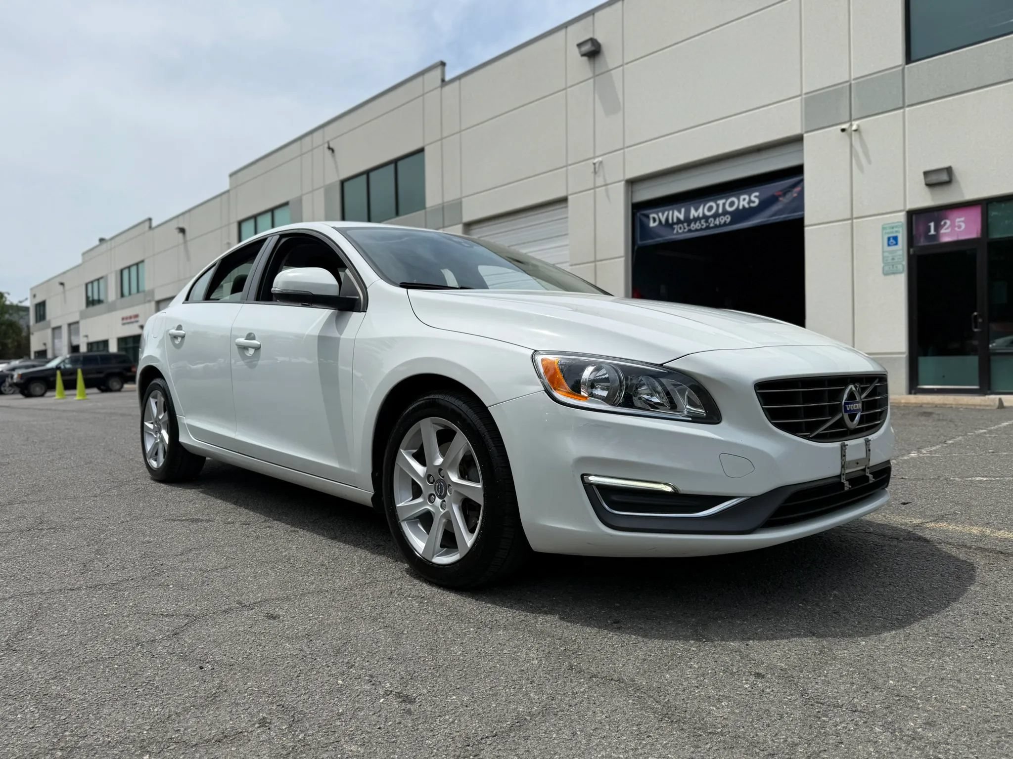 Used 2015 Volvo S60 T5 FWD image 2
