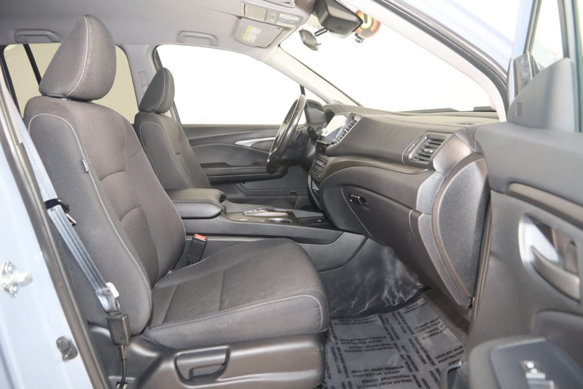 Used 2025 Honda Ridgeline Sport image 11