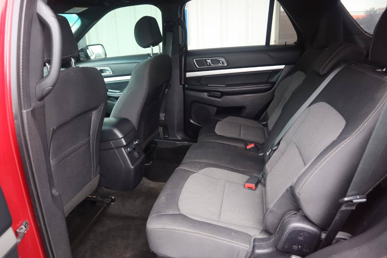 Used 2017 Ford Explorer XLT w/ Equipment Group 201A AWD/4WD image 54