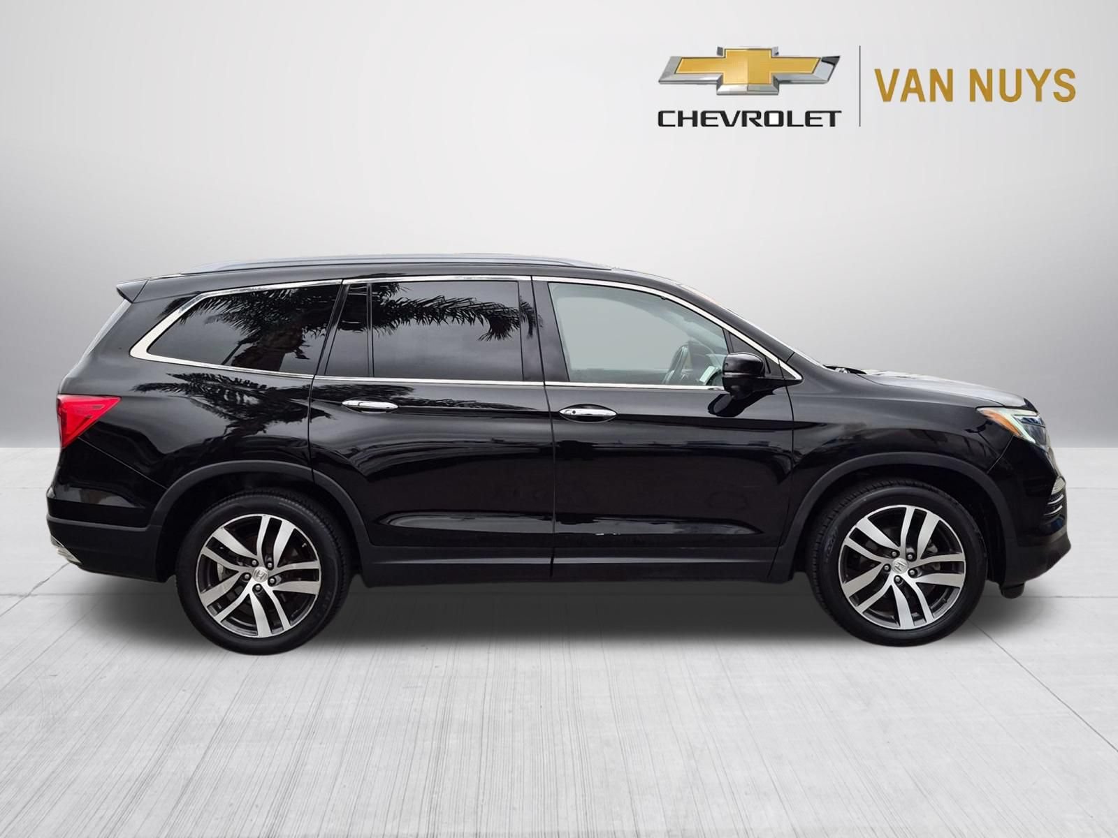 Used 2017 Honda Pilot Touring image 4