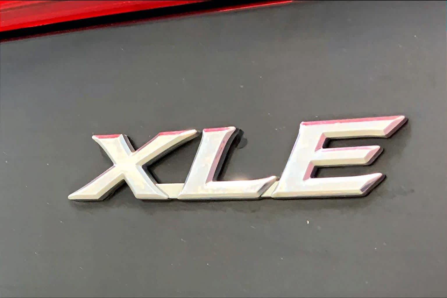 Used 2012 Toyota Camry XLE w/ Leather Pkg FWD image 9