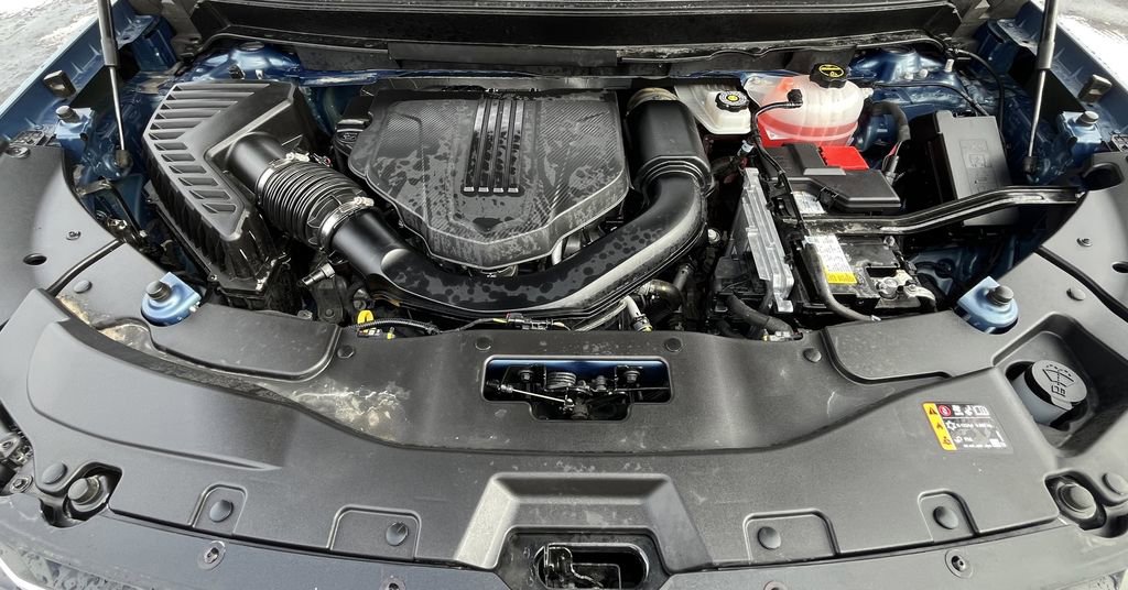 Used 2024 Chevrolet Traverse LT w/ Enhanced Driving Package image 8