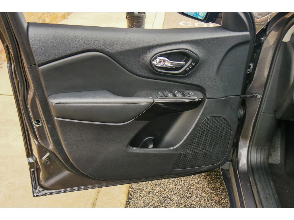 Used 2023 Jeep Cherokee Altitude Lux w/ Lux Elite Package image 9