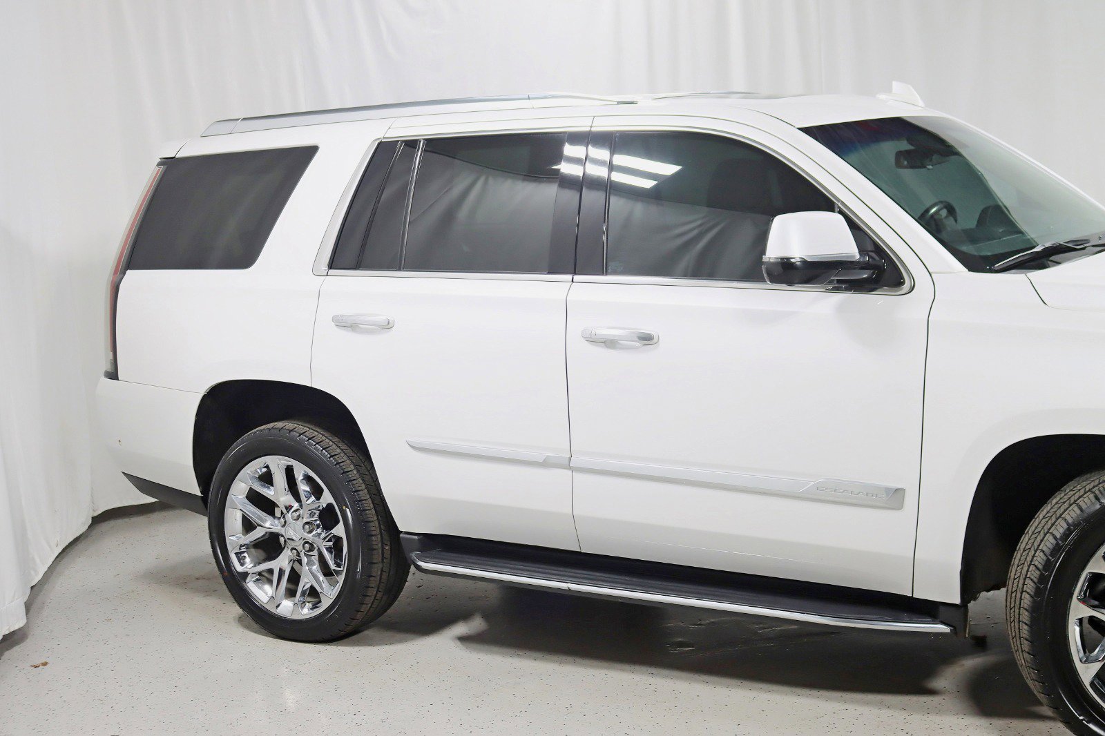 Used 2020 Cadillac Escalade Luxury AWD/4WD image 4