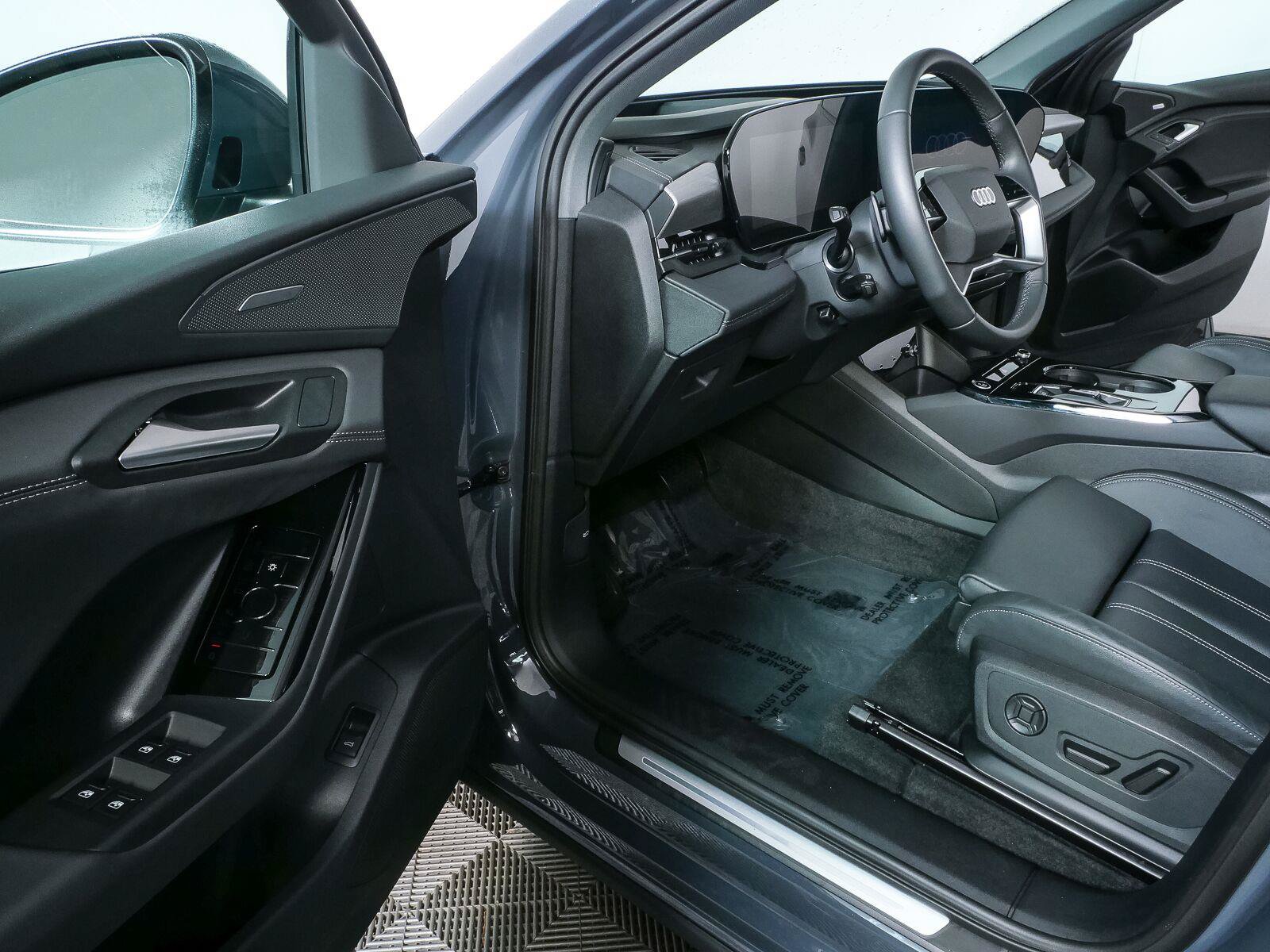 Used 2025 Audi Q6 e-tron Premium Plus w/ Premium Plus AWD/4WD image 8