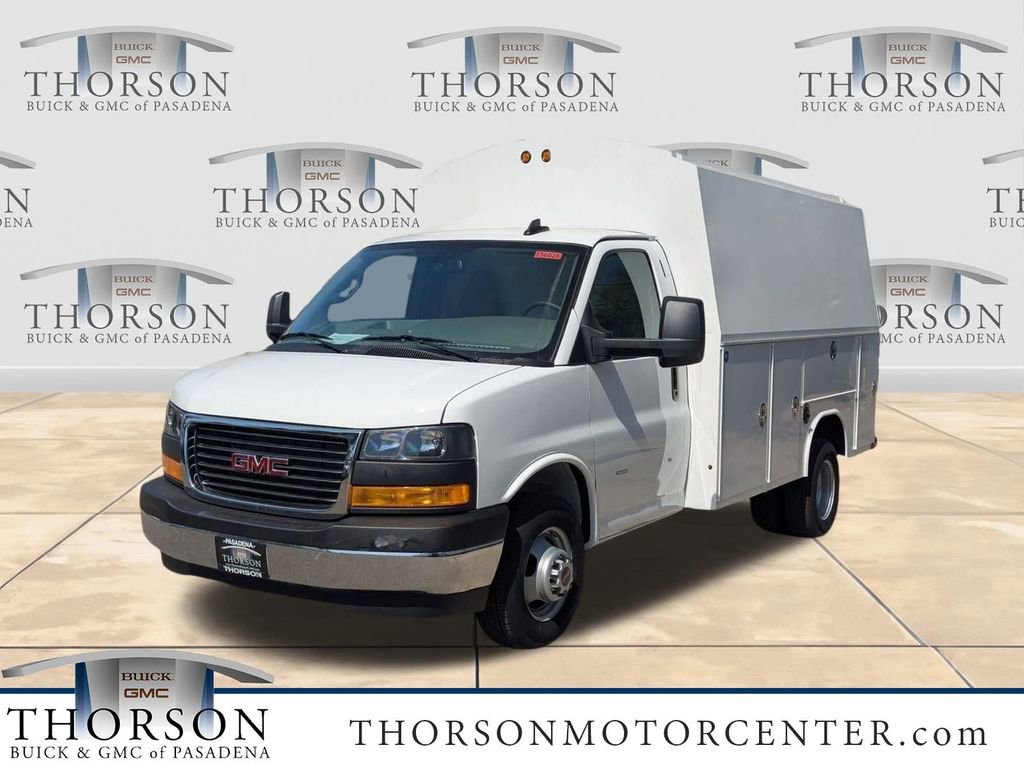 New 2025 GMC Savana 3500