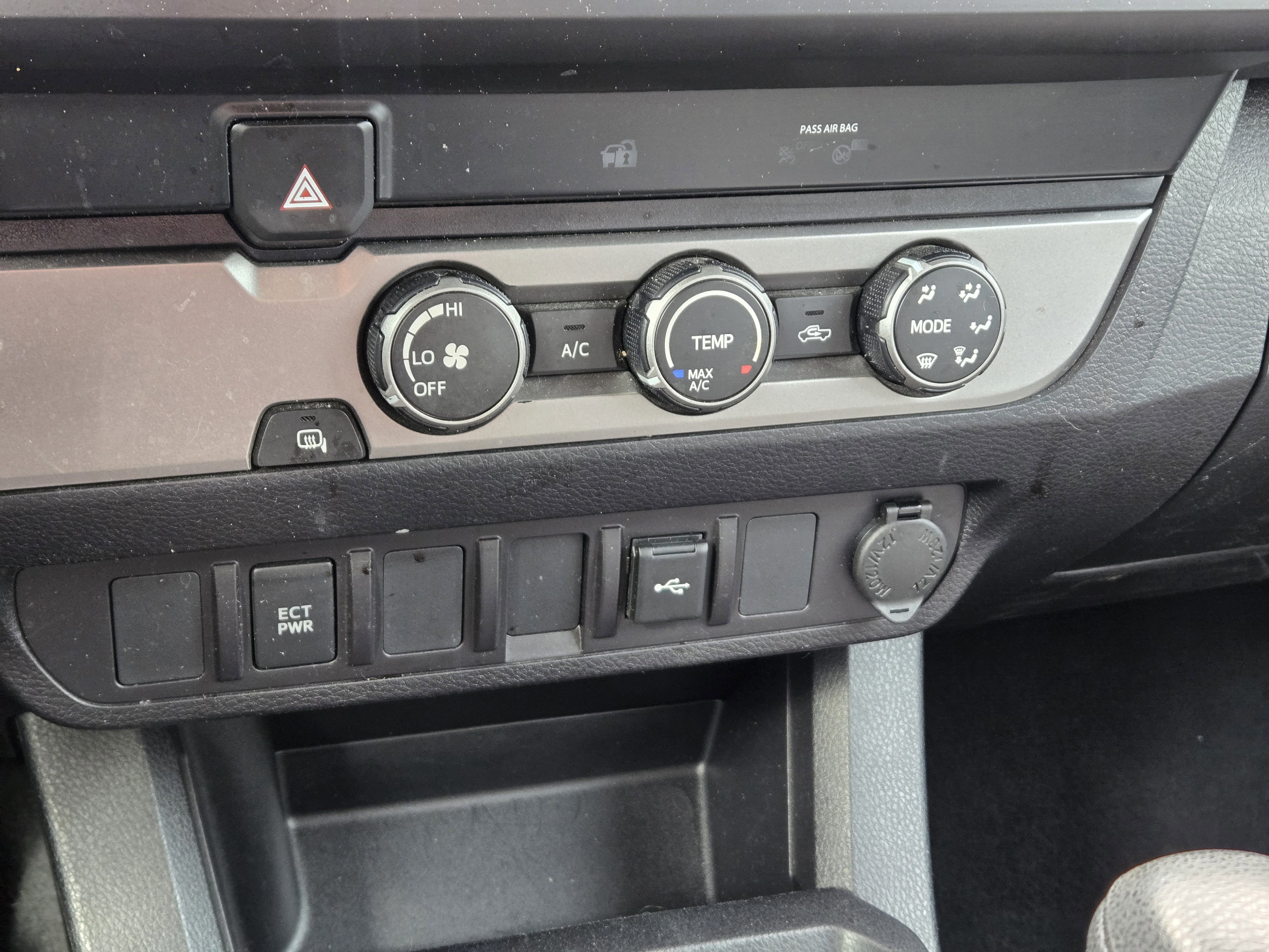 Used 2022 Toyota Tacoma SR w/ SR Convenience Package image 27