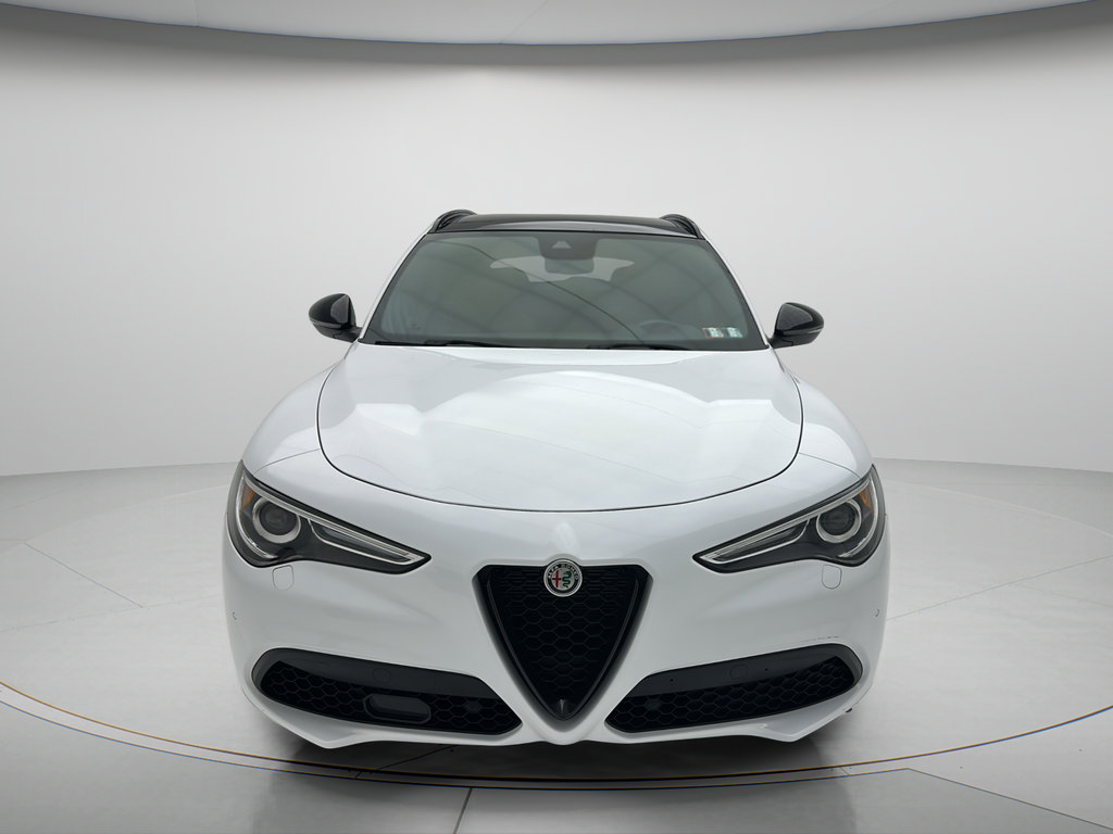 Used 2023 Alfa Romeo Stelvio Veloce AWD/4WD image 5