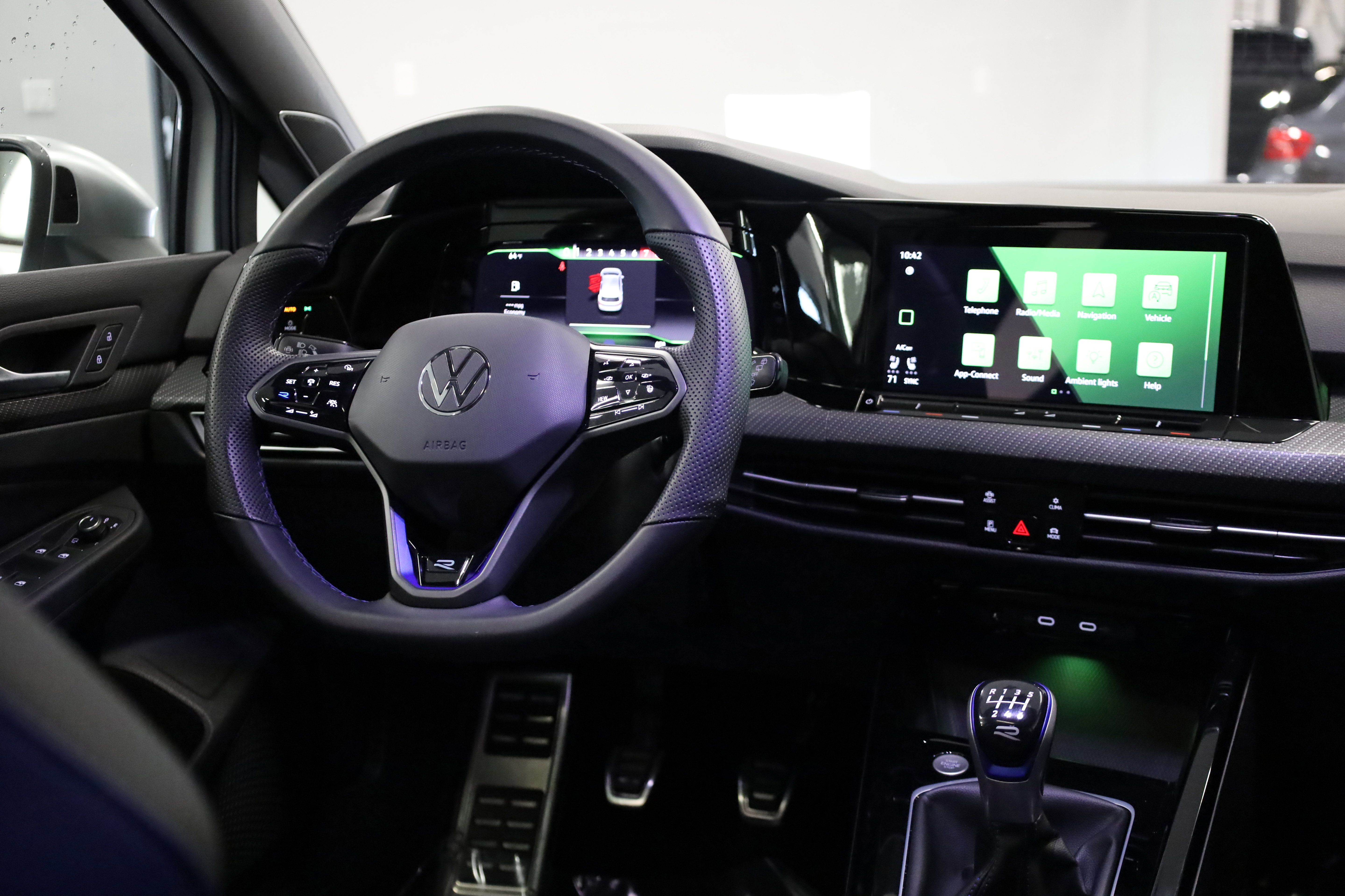 Used 2024 Volkswagen Golf R image 31