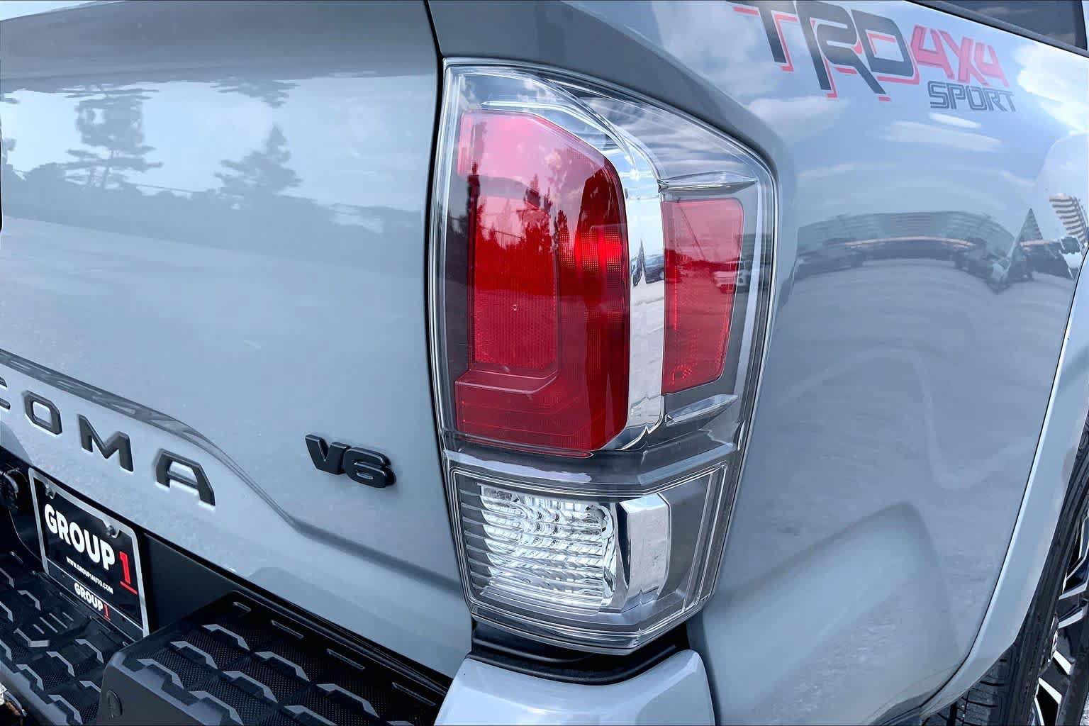 Used 2020 Toyota Tacoma TRD Sport w/ TRD Premium Sport Package AWD/4WD image 30