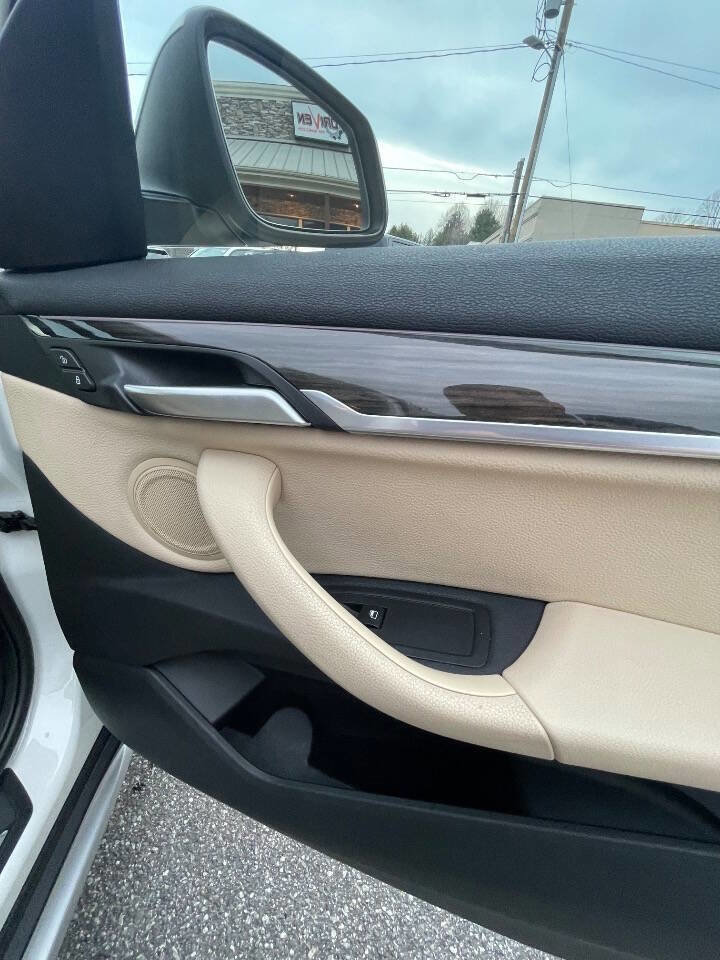 Used 2016 BMW X1 xDrive28i AWD/4WD image 18