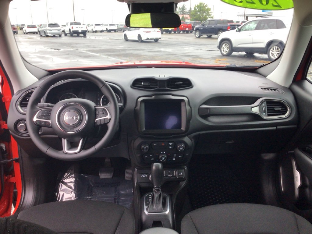 Used 2023 Jeep Renegade Latitude AWD/4WD image 21