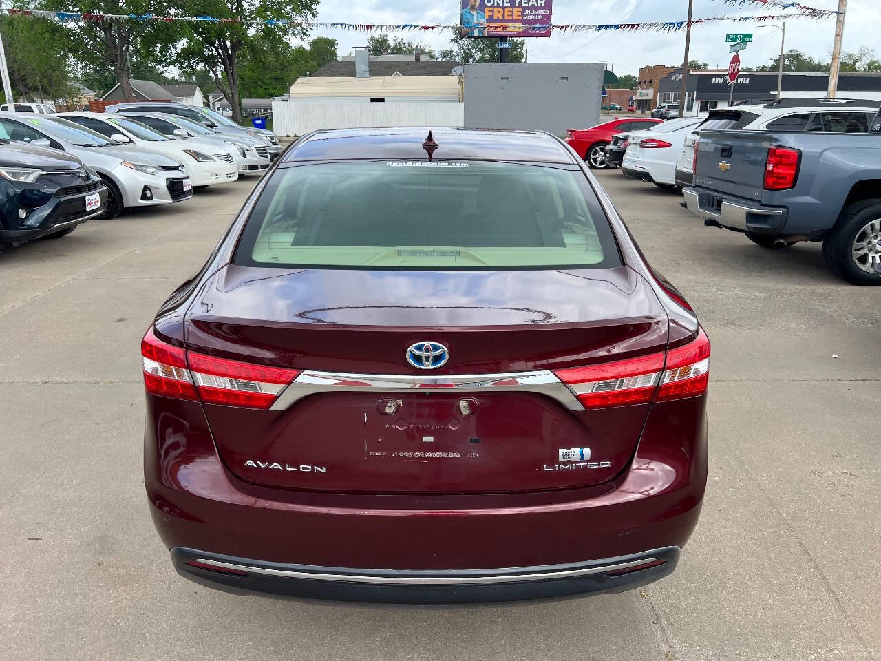 Used 2013 Toyota Avalon Limited w/ Technology Pkg FWD image 6