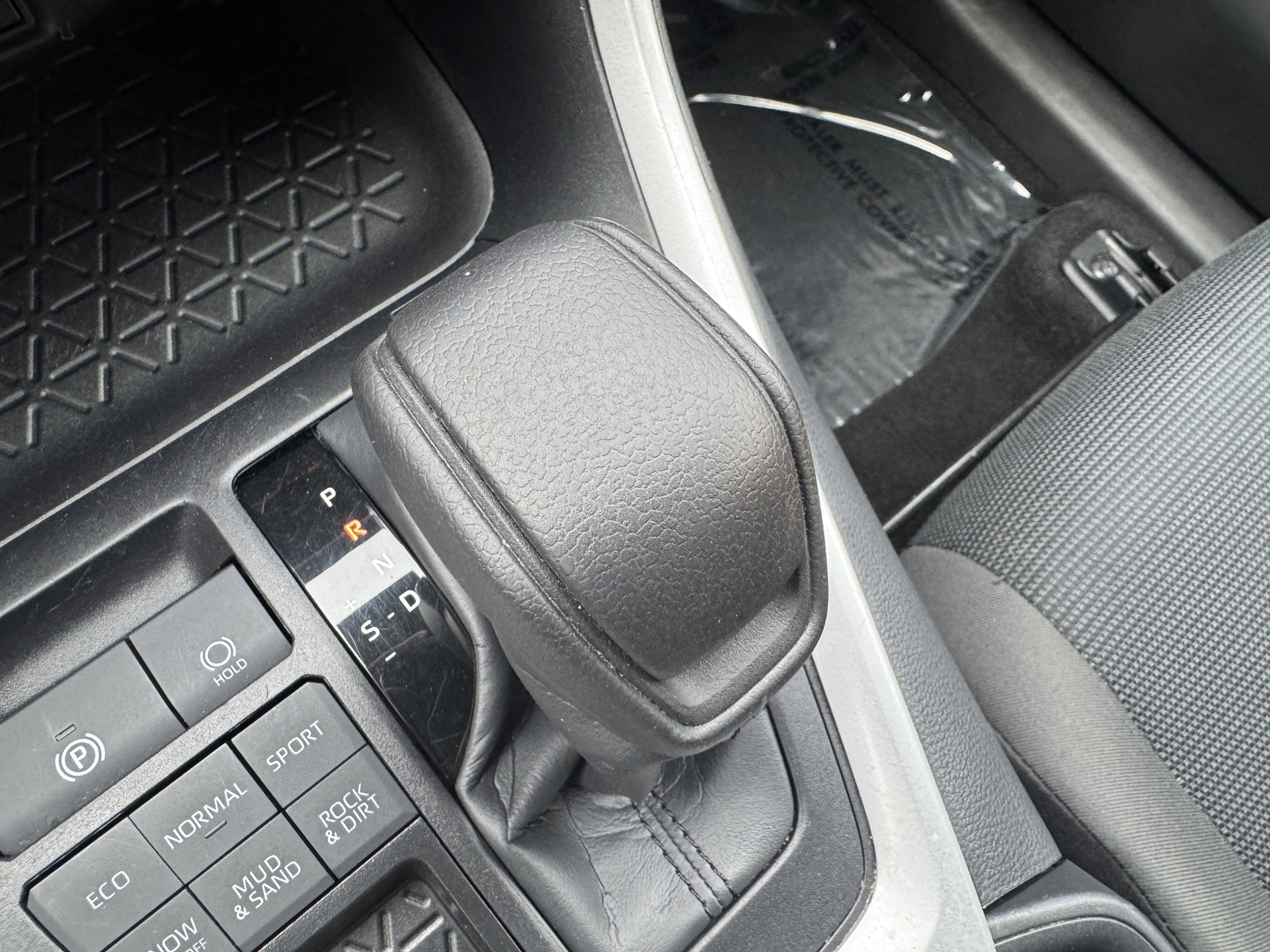 Certified 2025 Toyota RAV4 LE image 28