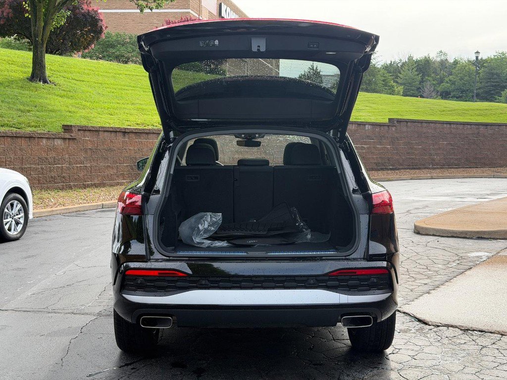 Used 2025 Audi Q5 Premium w/ Convenience Package AWD/4WD image 4