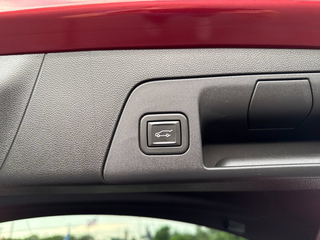 Certified 2022 Buick Envision Essence w/ Technology Package II AWD/4WD image 36
